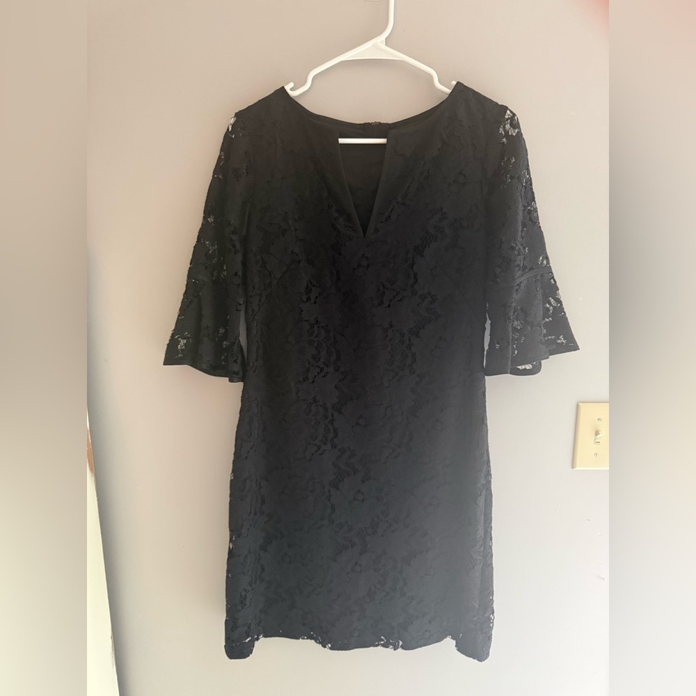 Adrianna Papell Women’s Black Lace Sheath Bell Sleeve Dress SZ 4 Unassuming Silk